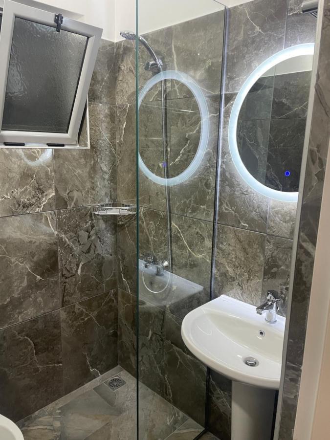 Mega Hotel Gjirokastër Екстериор снимка