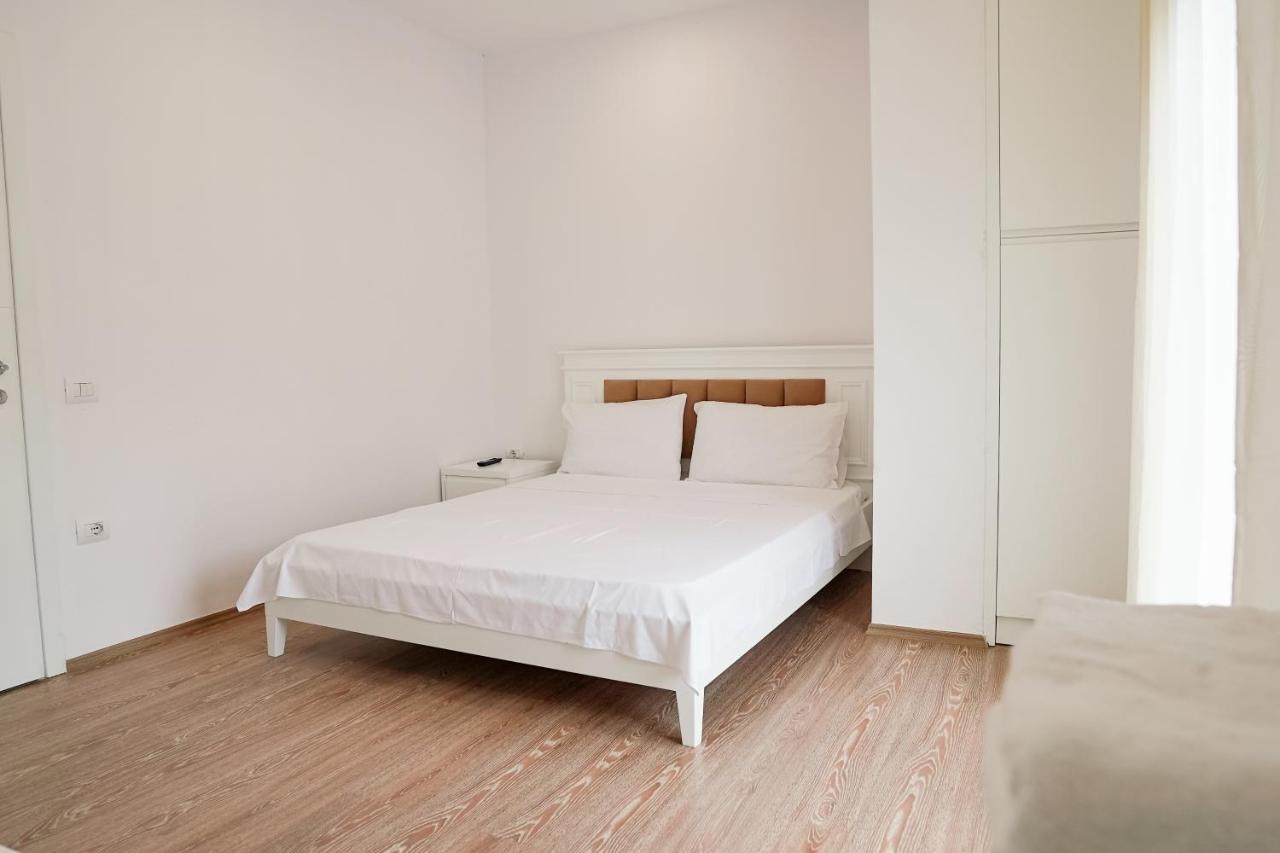 Mega Hotel Gjirokastër Екстериор снимка