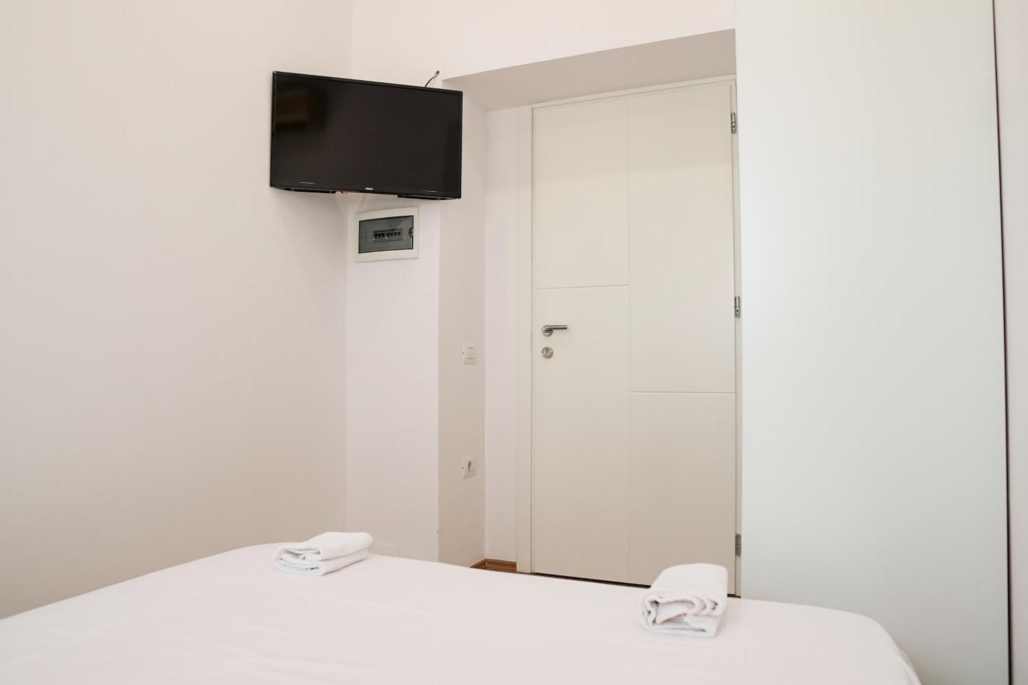 Mega Hotel Gjirokastër Екстериор снимка
