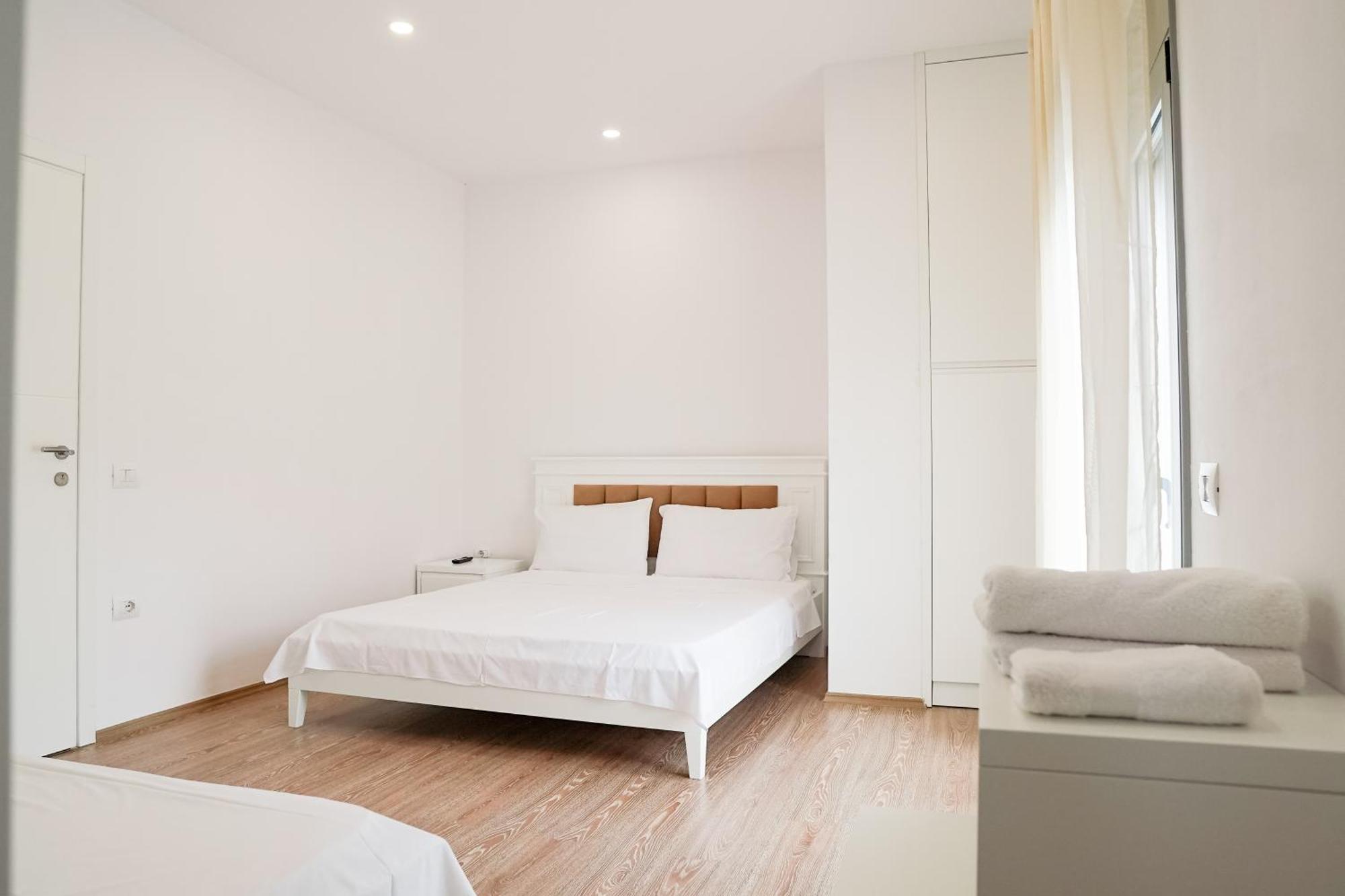 Mega Hotel Gjirokastër Екстериор снимка