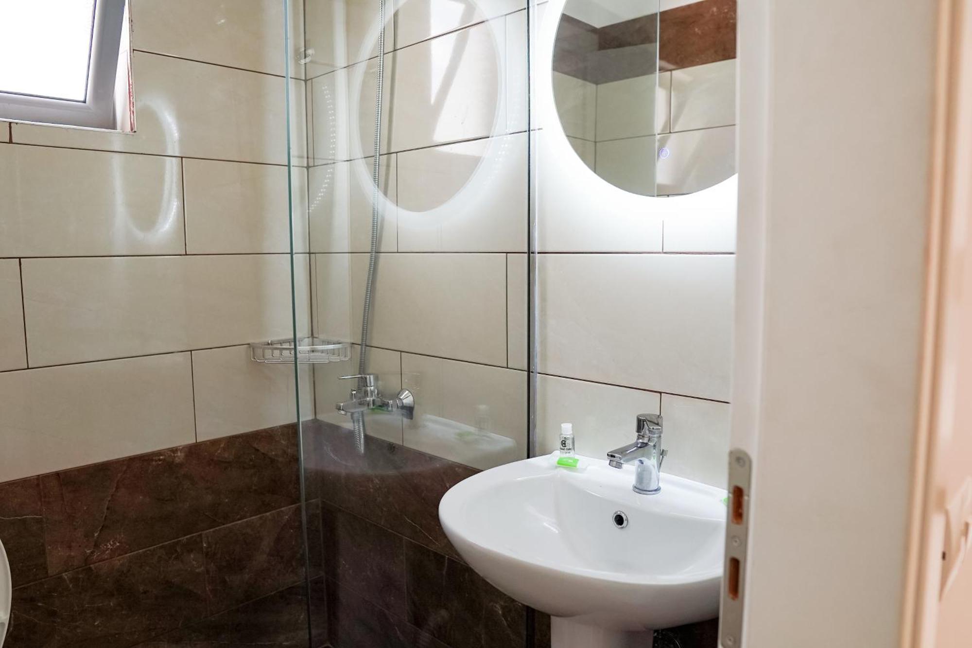 Mega Hotel Gjirokastër Екстериор снимка